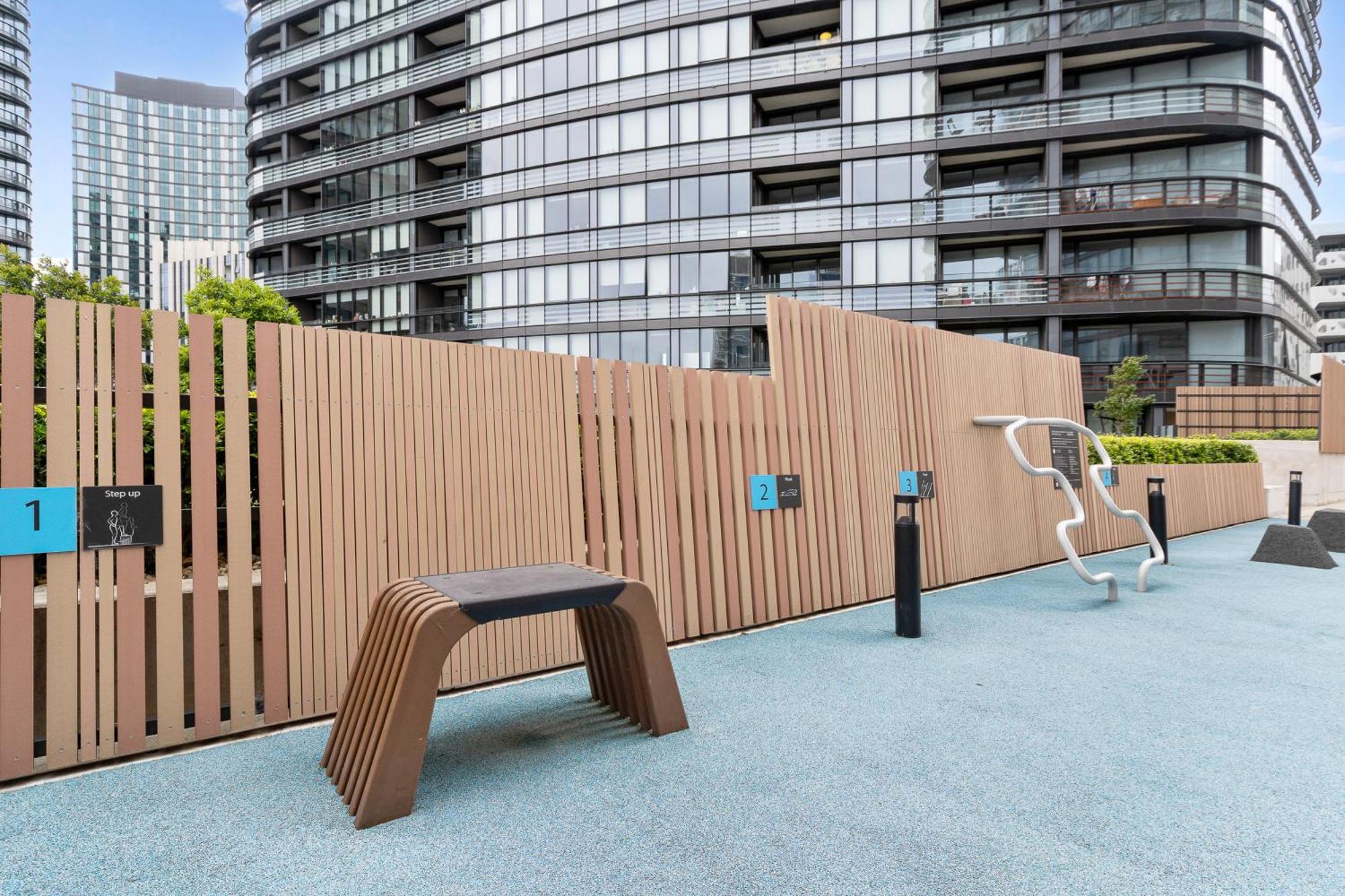 Docklands Riverside Views Apartment