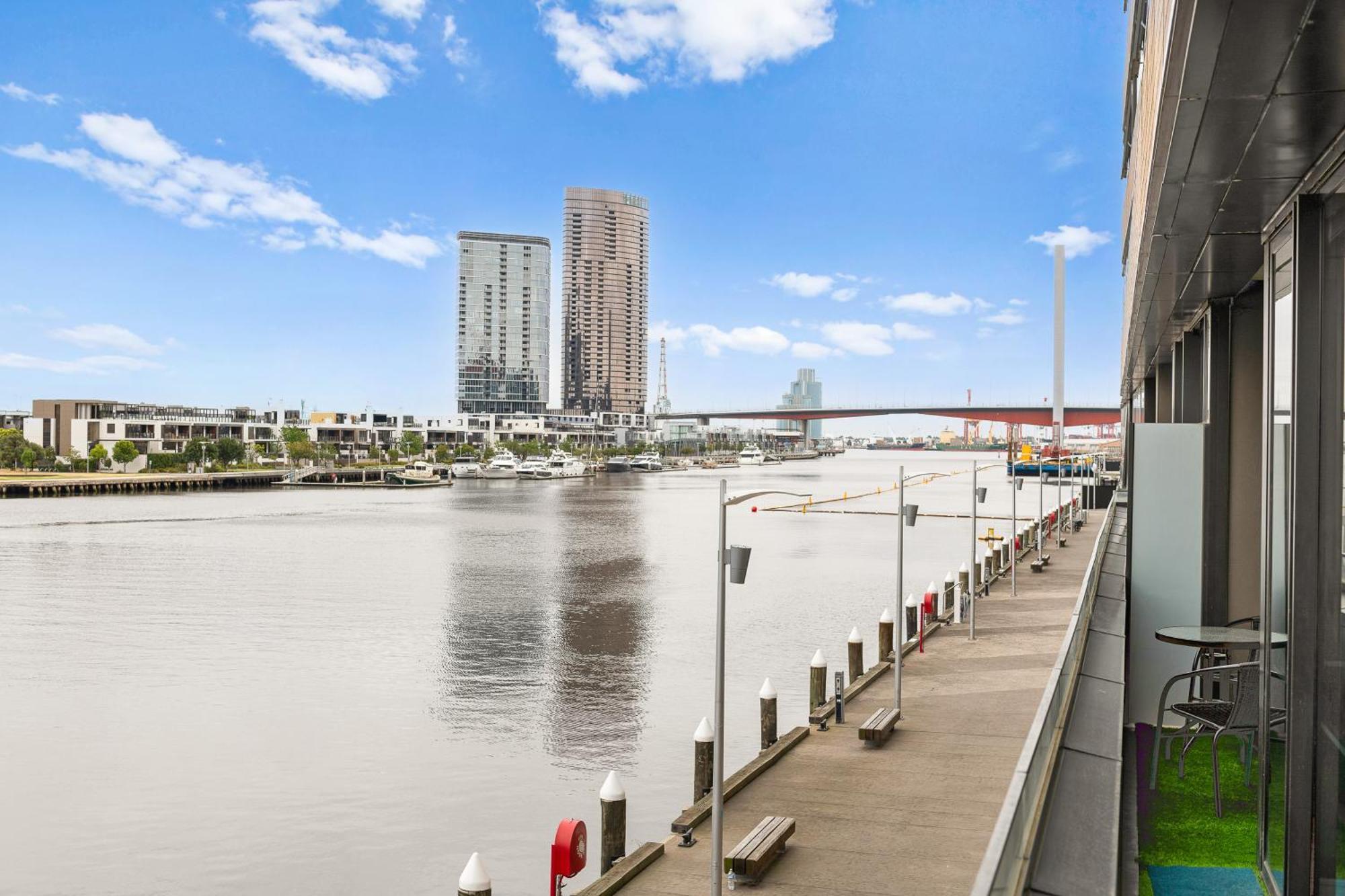Apartment Docklands Riverside Views Melbourne