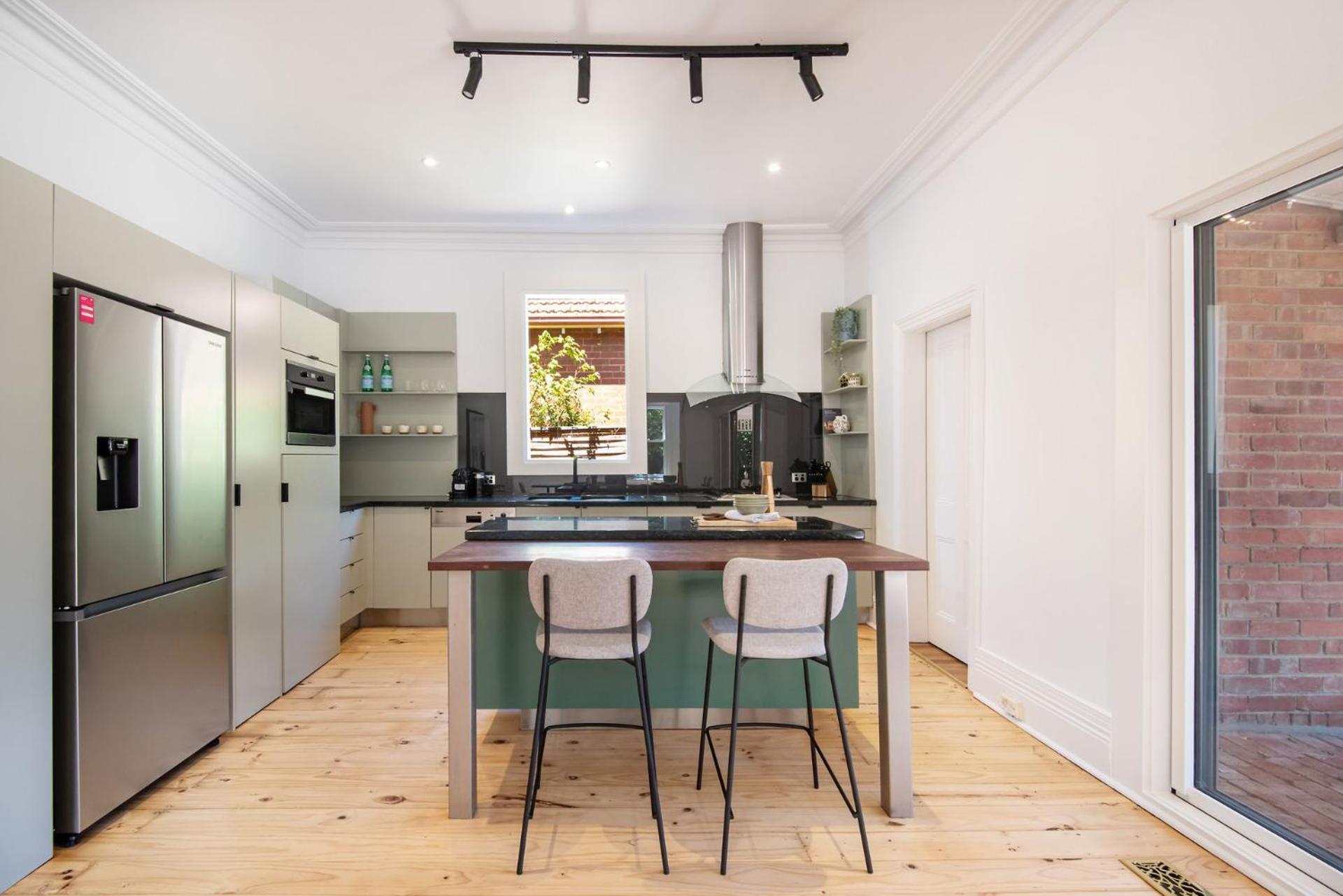 Stylish Contemporary Retreat St Kilda Holiday home