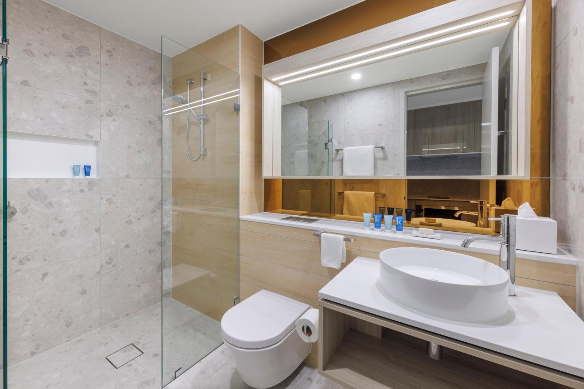 Meriton Hotel