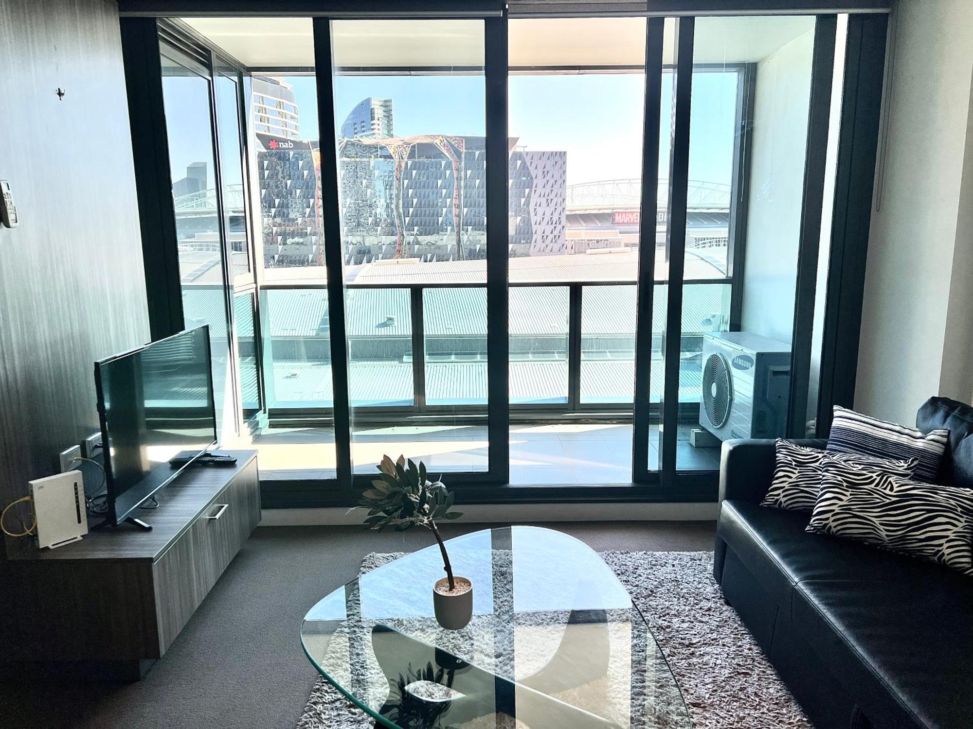 Readyset At Hudson Apartment *