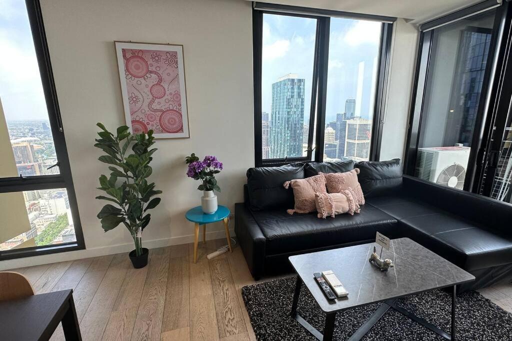 Nest Meet Empire Apartment *