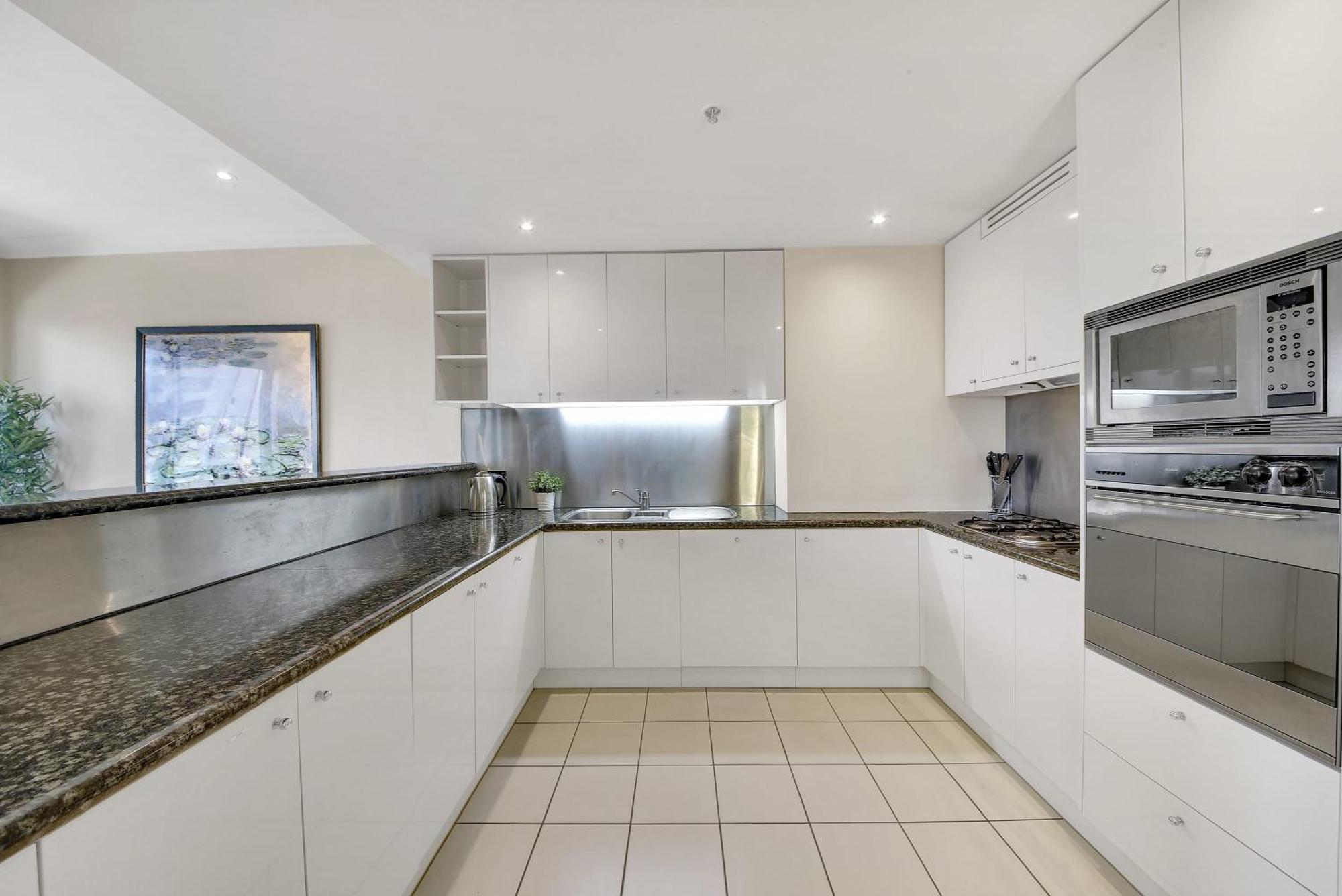 A Spacious & Cozy 3br With Free Parking *