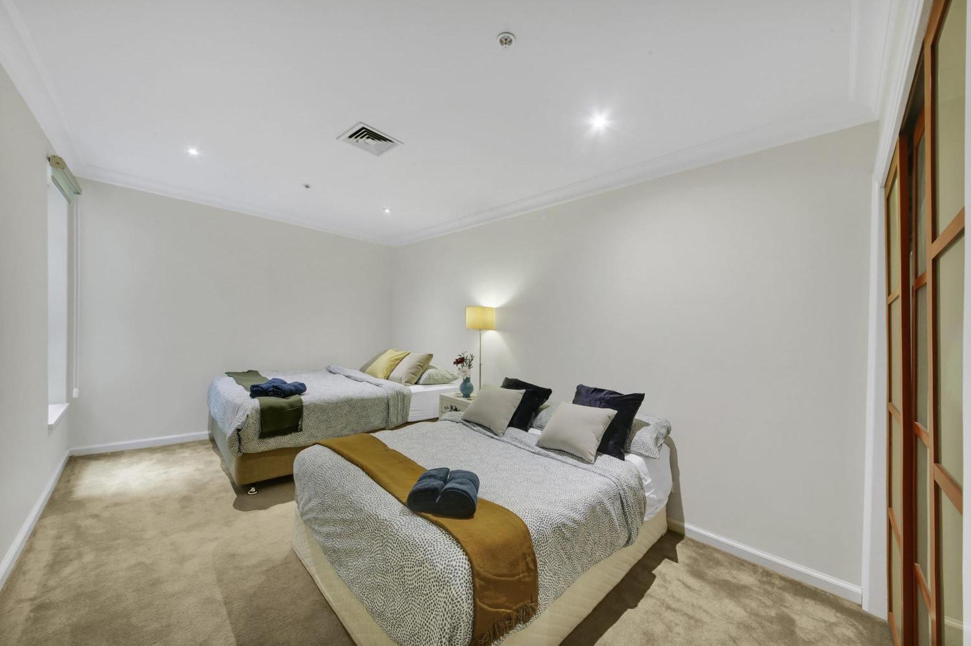 A Spacious & Cozy 3br With Free Parking