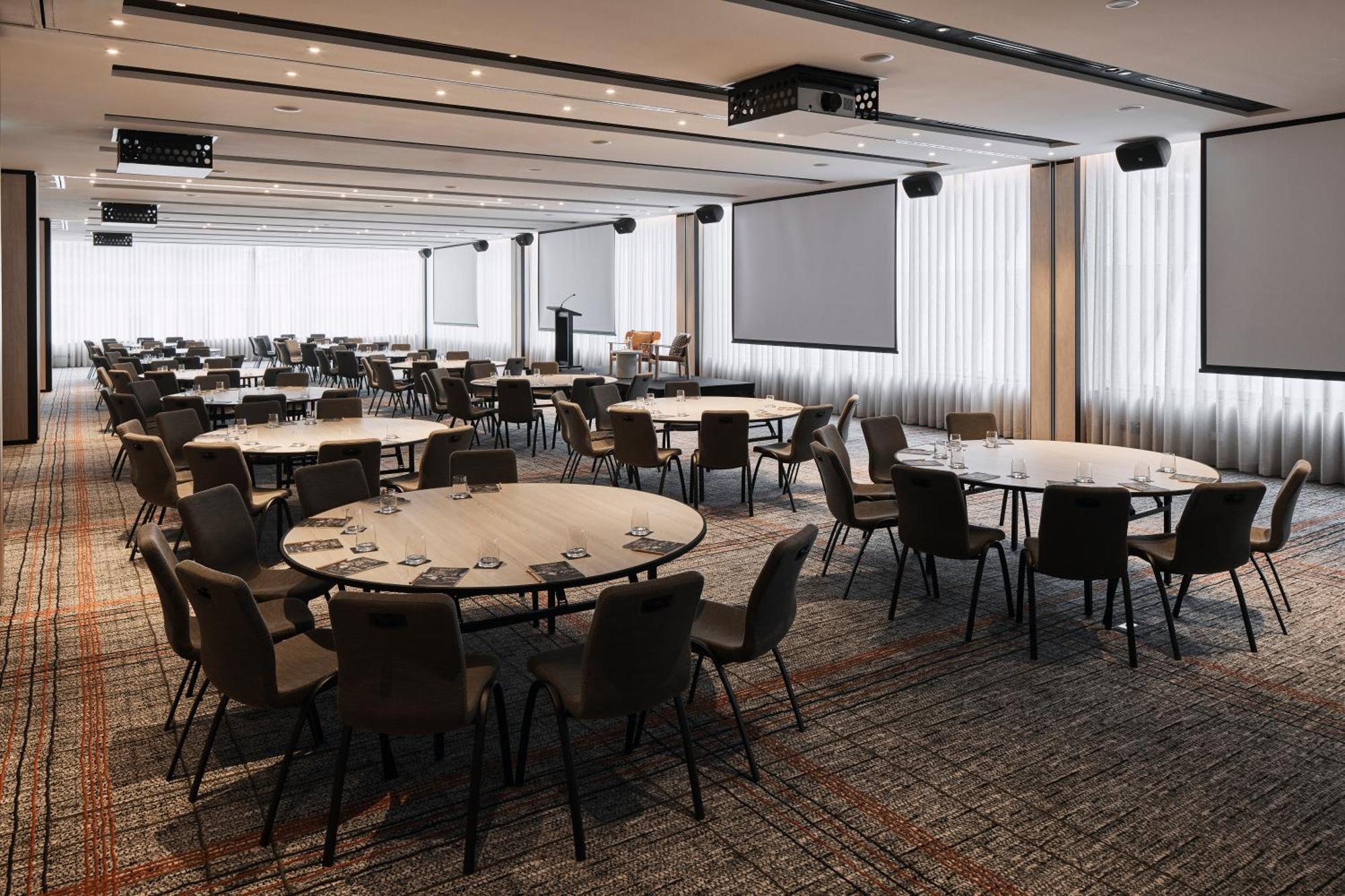 Rydges Hotel 4*