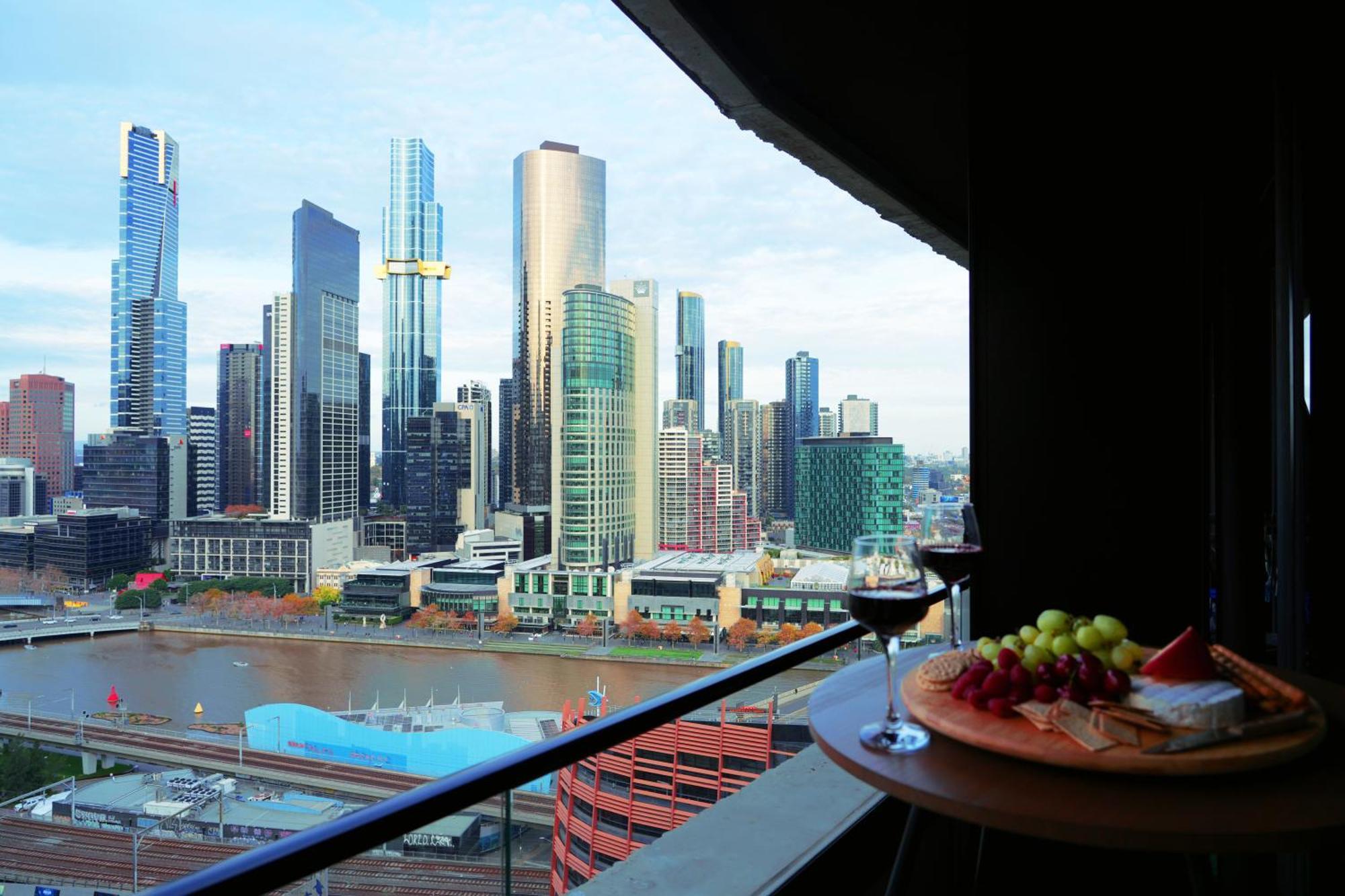 Aura On Flinders Serviced Aparthotel 4*