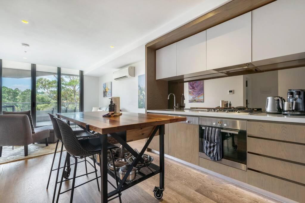 Peaceful 2 Bedroom Unit With Free Parking * Melbourne