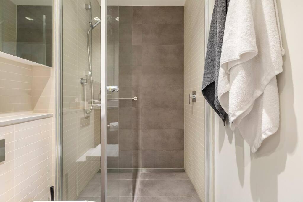 Apartment Peaceful 2 Bedroom Unit With Free Parking *
