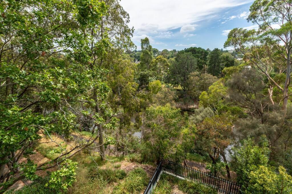 Peaceful 2 Bedroom Unit With Free Parking * Melbourne