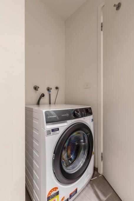Spacious 1 Bedroom With Car Park 02174 Melbourne