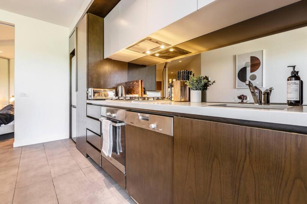 Spacious 1 Bedroom With Car Park 02174 Apartment