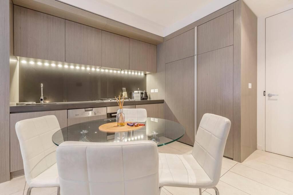 Apartment 1 Bedroom Close To Park 02053 Melbourne