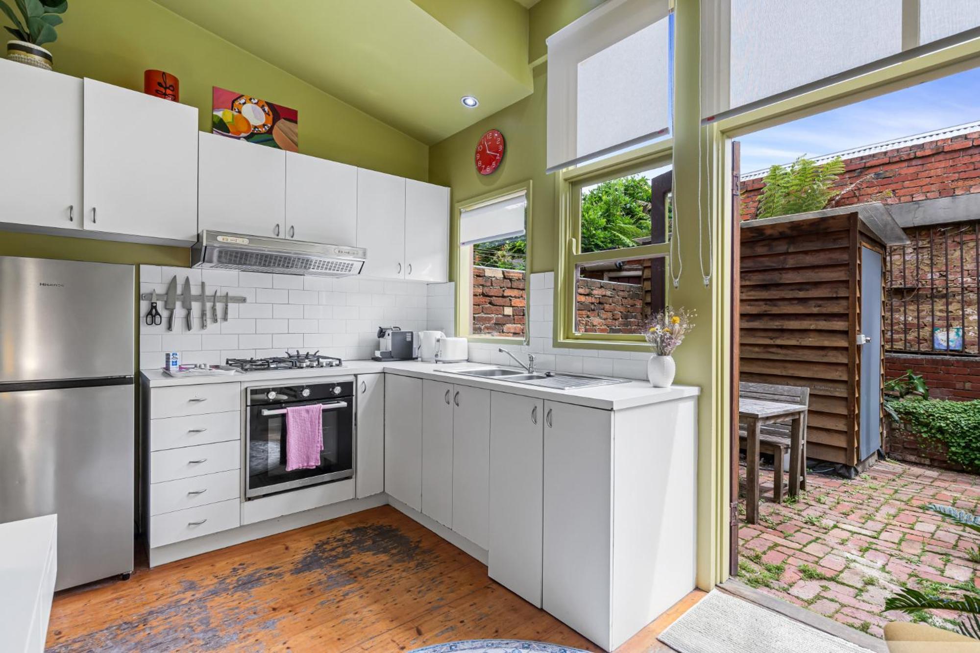 Colourful & Charming 2-bed Fitzroy Heritage Holiday home Melbourne