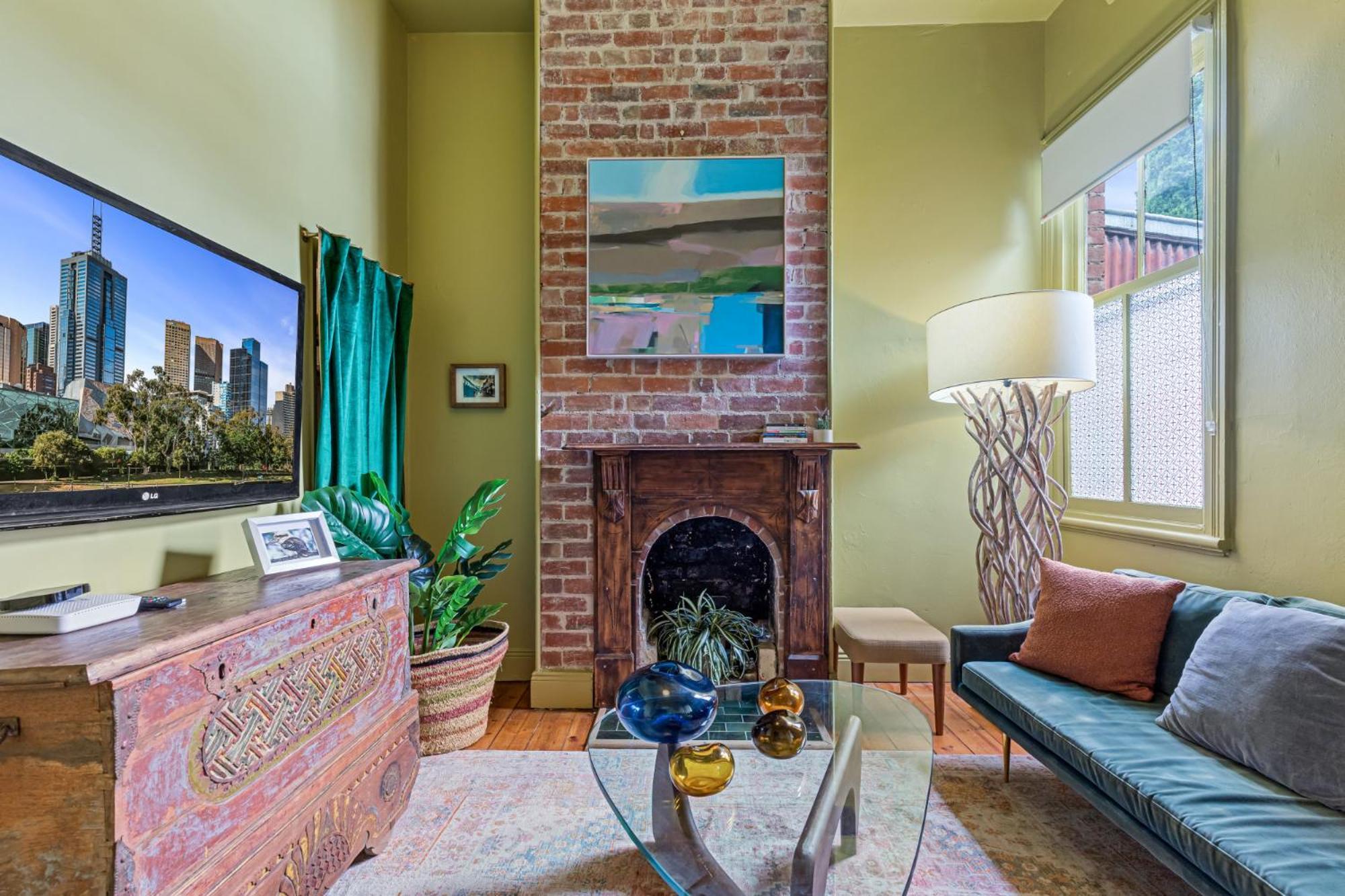 Colourful & Charming 2-bed Fitzroy Heritage Holiday home