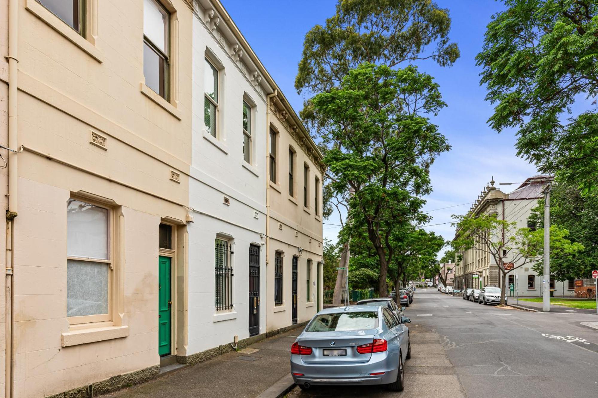 Colourful & Charming 2-bed Fitzroy Heritage *