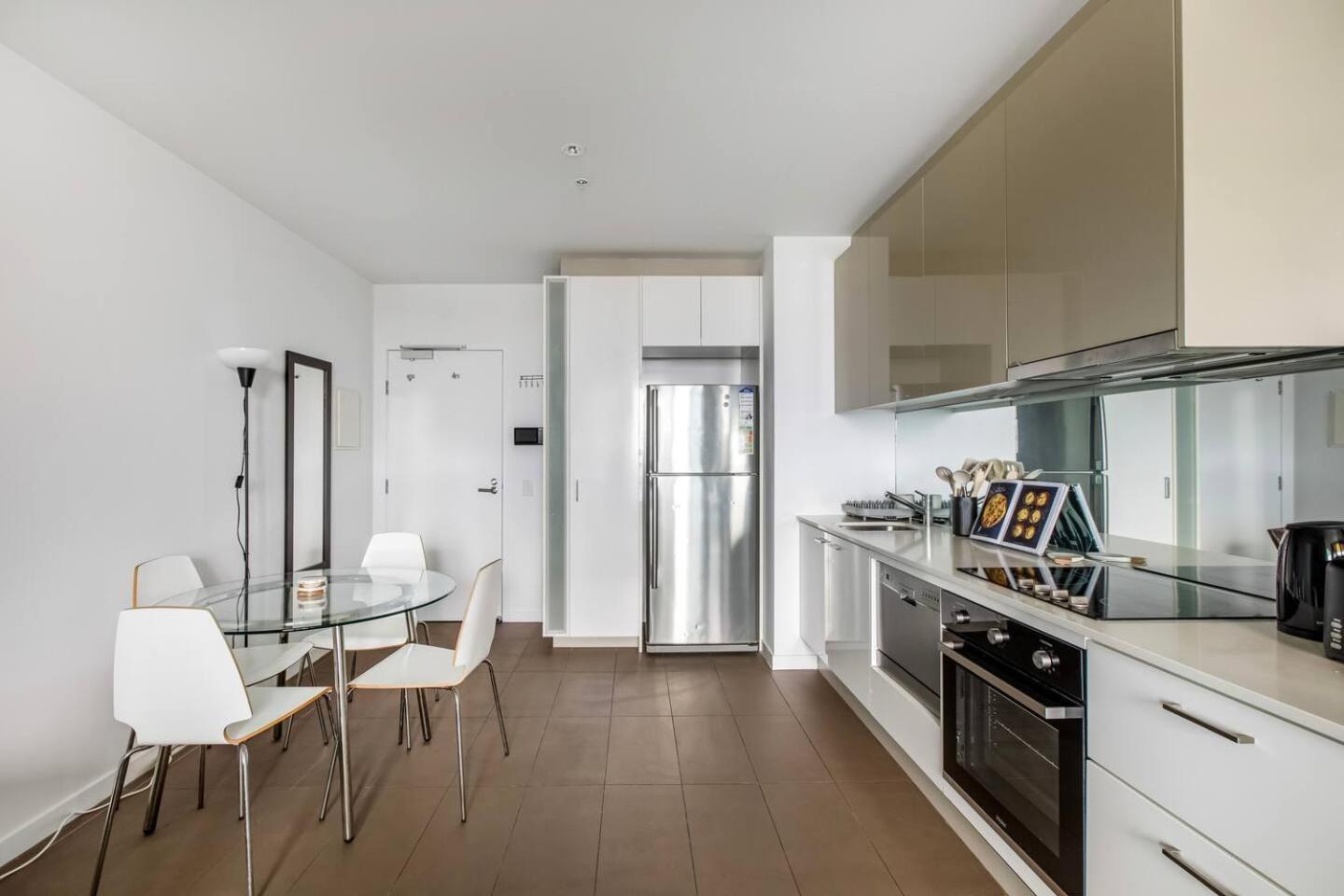 The Spencer - Cityscape Panorama With Pool Apartment Melbourne