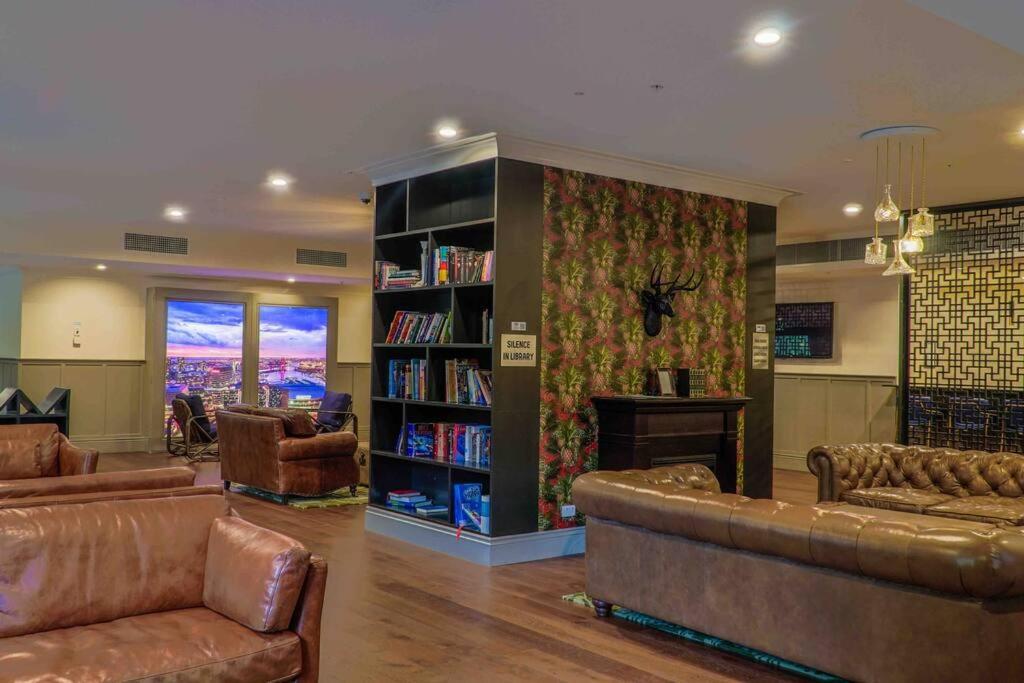 Location In The Cbd; Pool, Gym, Rockclimbing +7 Other Amenities Apartment Melbourne