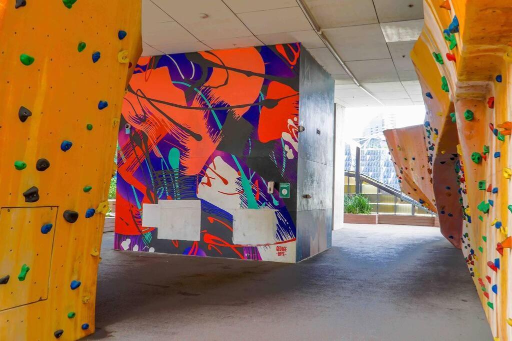Location In The Cbd; Pool, Gym, Rockclimbing +7 Other Amenities Apartment
