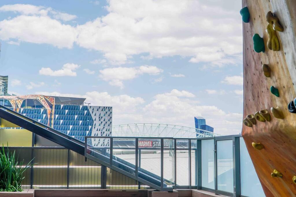 Apartment Location In The Cbd; Pool, Gym, Rockclimbing +7 Other Amenities *