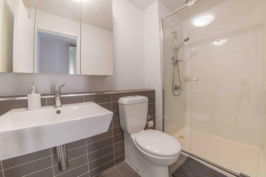 Apartment Location In The Cbd; Pool, Gym, Rockclimbing +7 Other Amenities