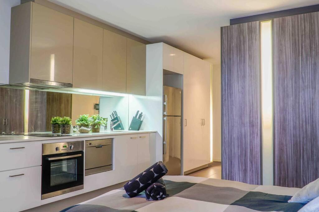 Location In The Cbd; Pool, Gym, Rockclimbing +7 Other Amenities Apartment Melbourne