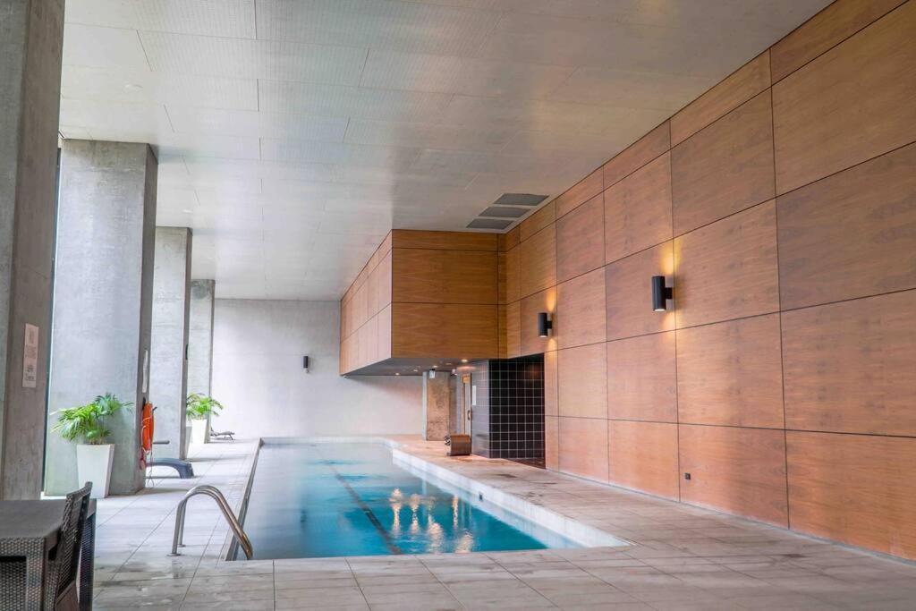 Location In The Cbd; Pool, Gym, Rockclimbing +7 Other Amenities Apartment