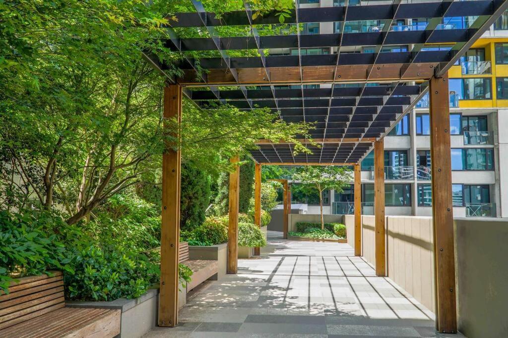 Location In The Cbd; Pool, Gym, Rockclimbing +7 Other Amenities Apartment Melbourne