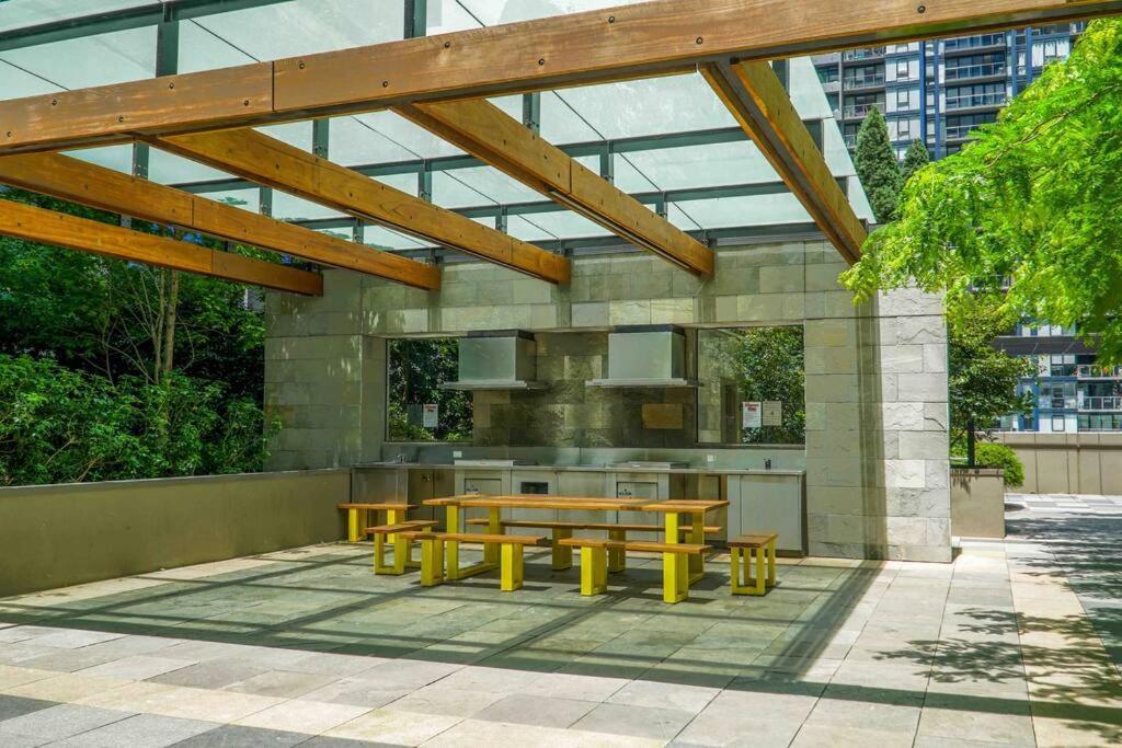 Apartment Location In The Cbd; Pool, Gym, Rockclimbing +7 Other Amenities