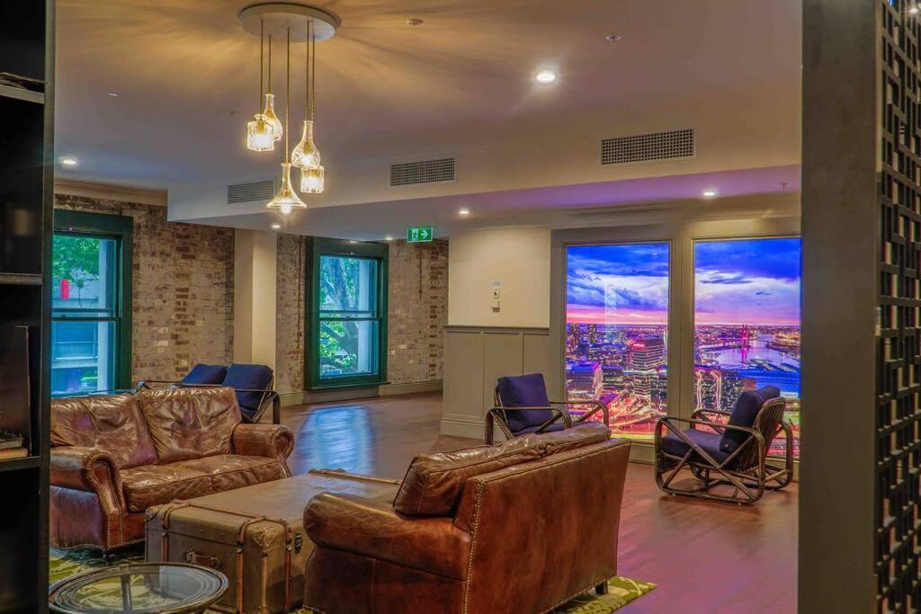 Apartment Location In The Cbd; Pool, Gym, Rockclimbing +7 Other Amenities Melbourne