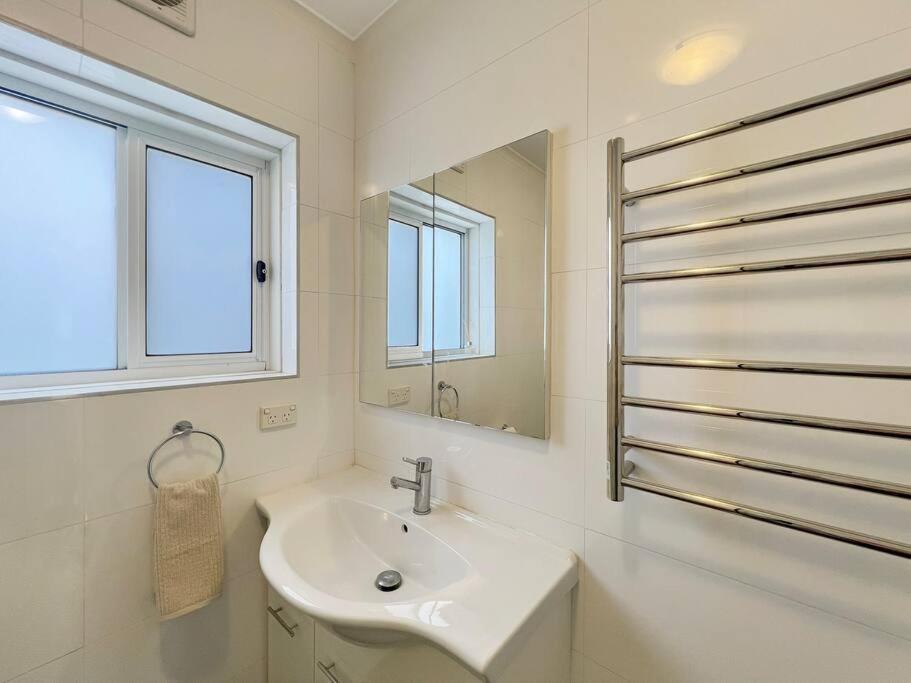 Ground Floor One Bedroom In Elsternwick Apartment