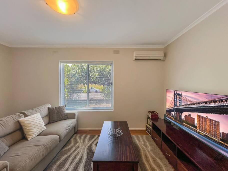 Ground Floor One Bedroom In Elsternwick Melbourne