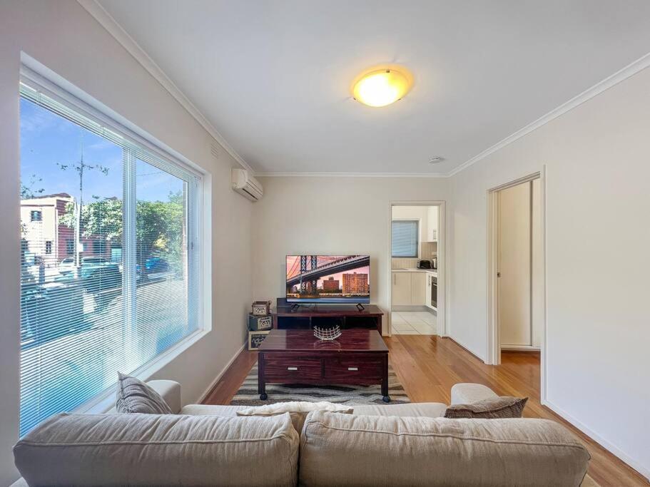 Ground Floor One Bedroom In Elsternwick * Melbourne