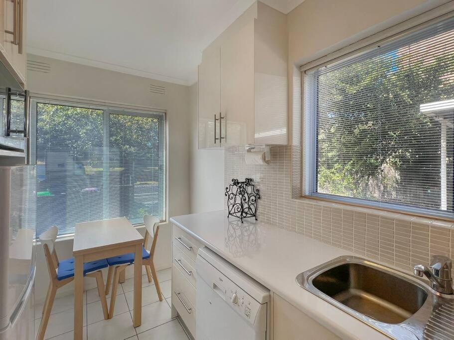 Apartment Ground Floor One Bedroom In Elsternwick *