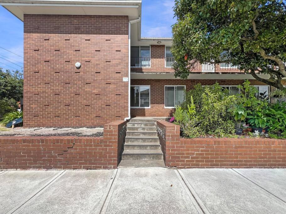 Ground Floor One Bedroom In Elsternwick Melbourne