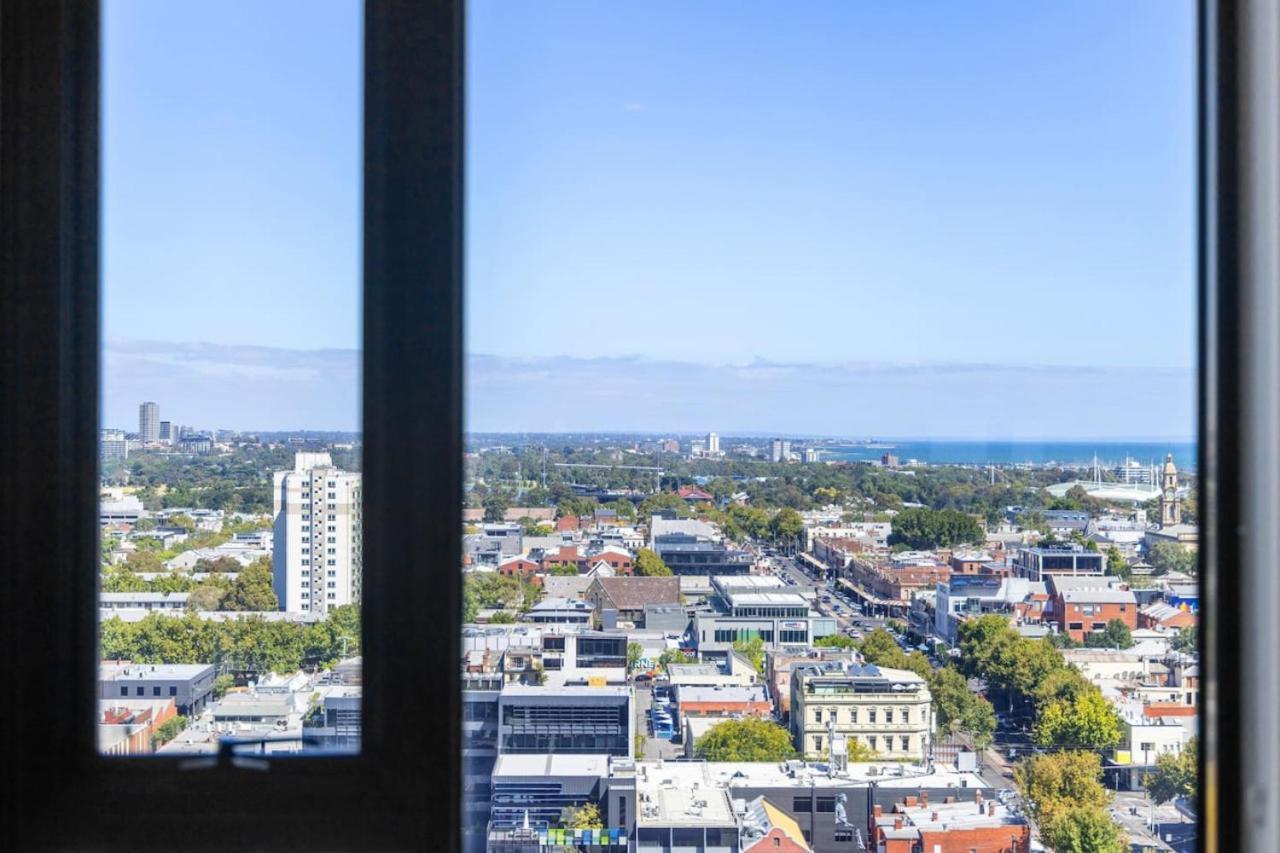 Modern Urban Oasis 2 Bed * Melbourne