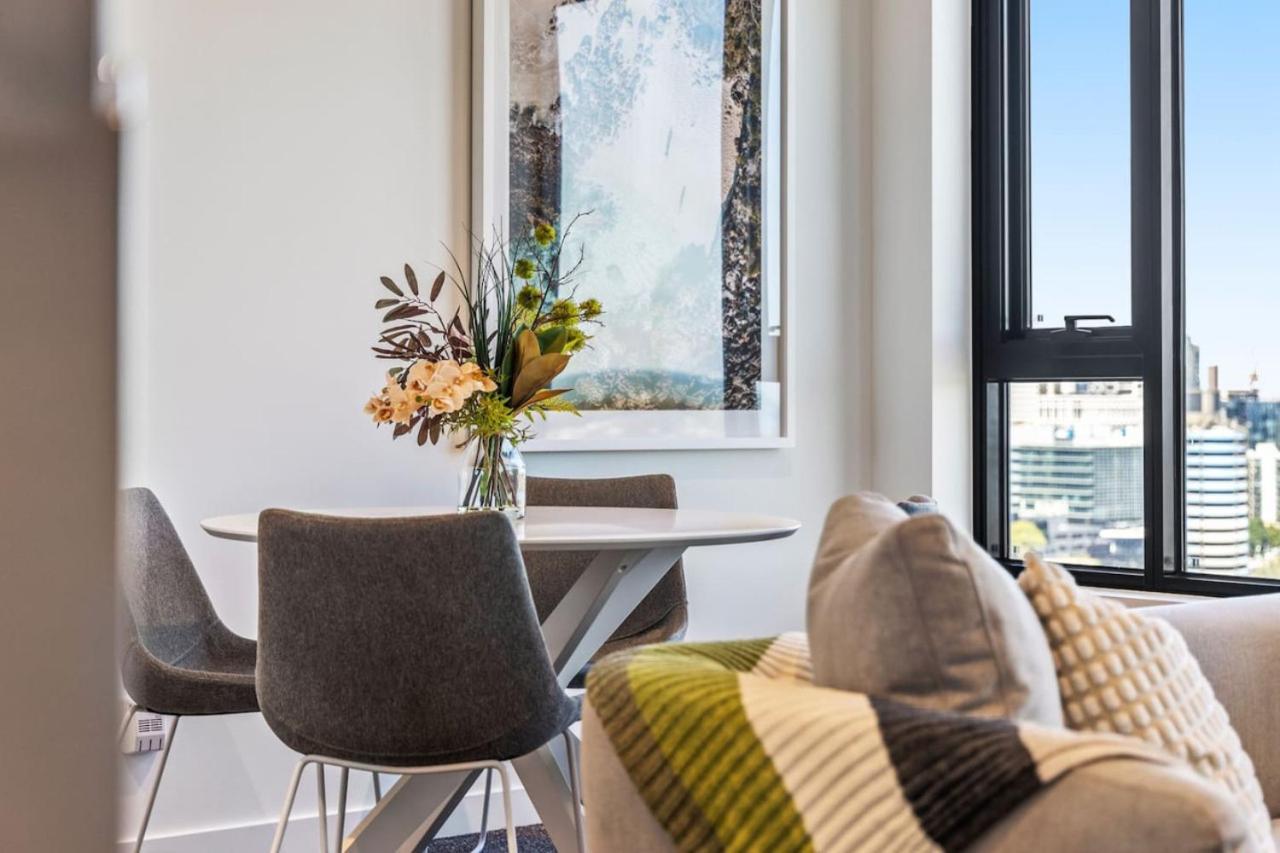 Modern Urban Oasis 2 Bed Apartment Melbourne