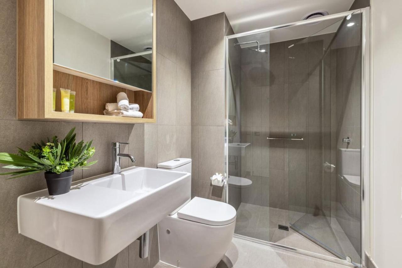 Modern Urban Oasis 2 Bed * Melbourne