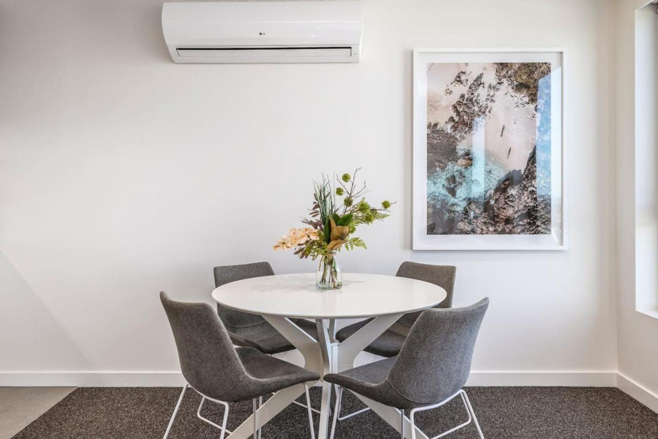 Modern Urban Oasis 2 Bed Melbourne