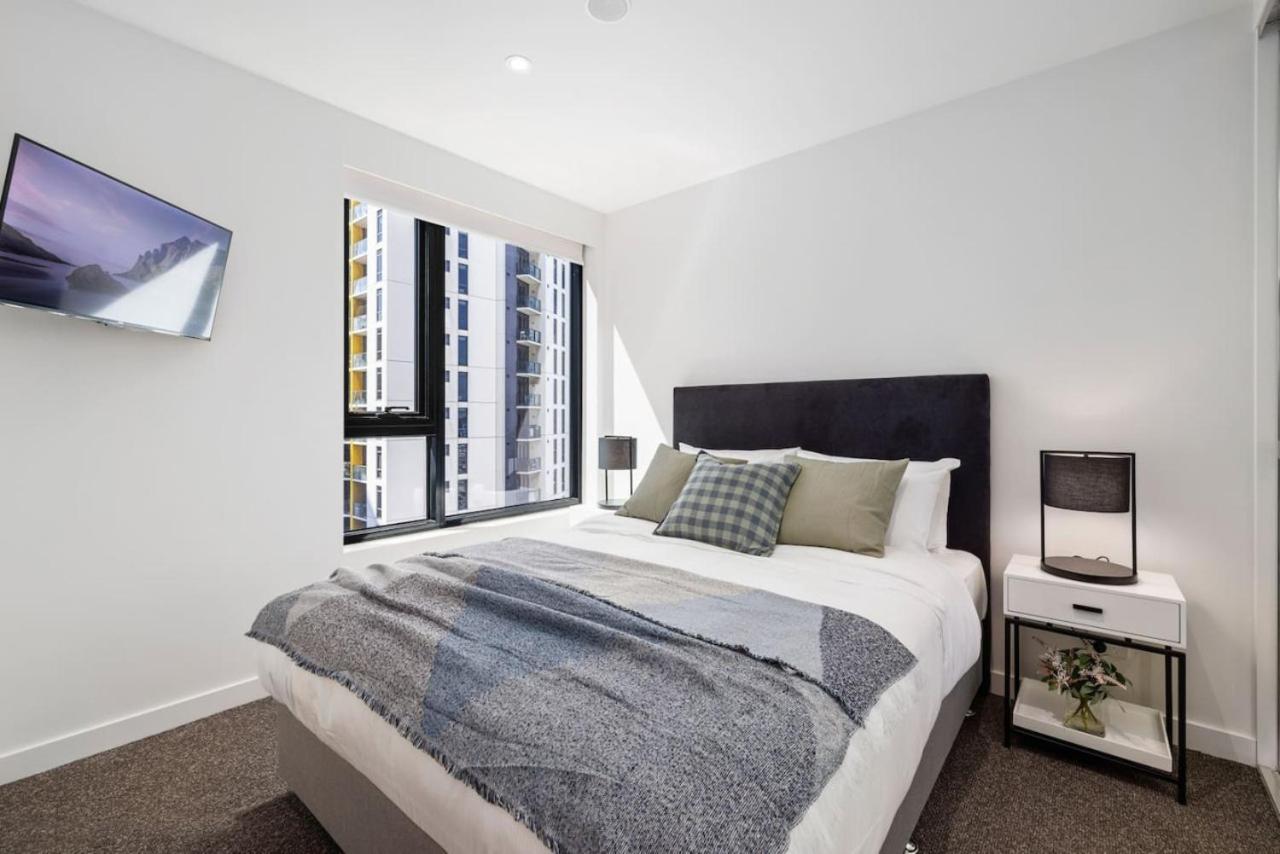 Modern Urban Oasis 2 Bed Apartment *