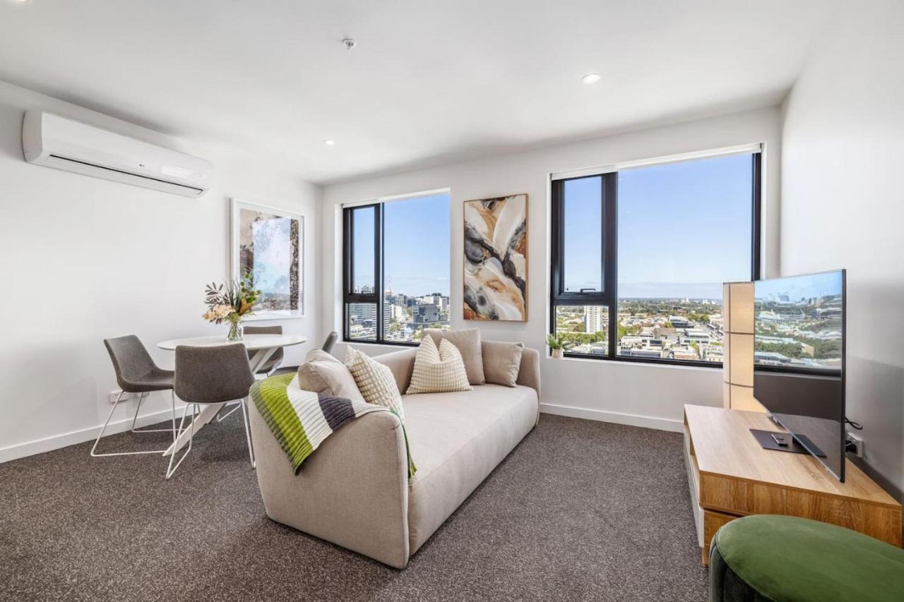 Modern Urban Oasis 2 Bed * Melbourne