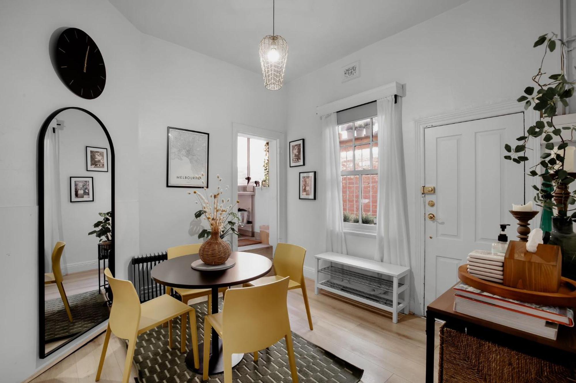 Apartment Your On Smith St Collingwood With Parking *