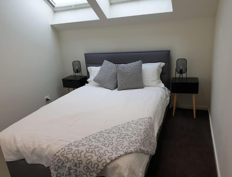 Apartment Luxurious Modern 2 Bedroom 2 Bathroom *
