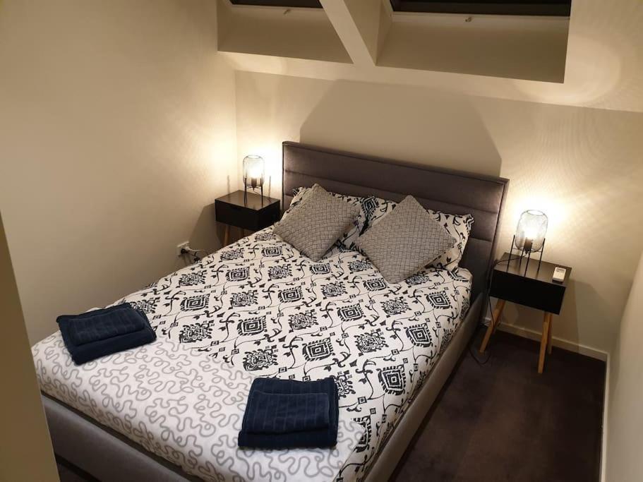 Luxurious Modern 2 Bedroom 2 Bathroom * Melbourne
