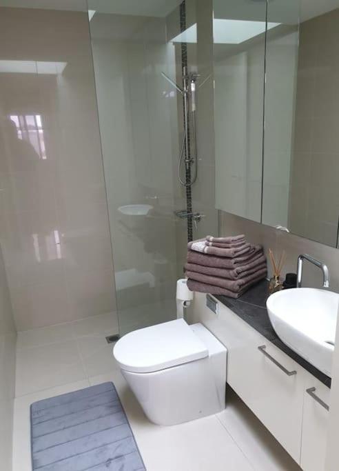 Apartment Luxurious Modern 2 Bedroom 2 Bathroom