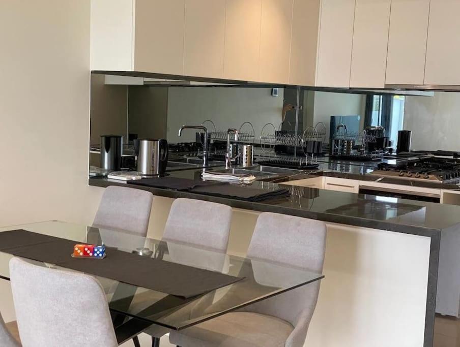 Luxurious Modern 2 Bedroom 2 Bathroom *