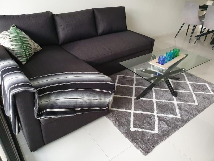 Luxurious Modern 2 Bedroom 2 Bathroom Apartment Melbourne