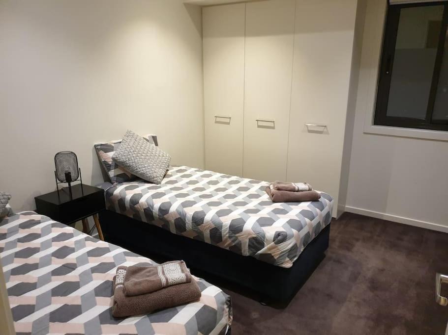 Luxurious Modern 2 Bedroom 2 Bathroom Apartment Melbourne