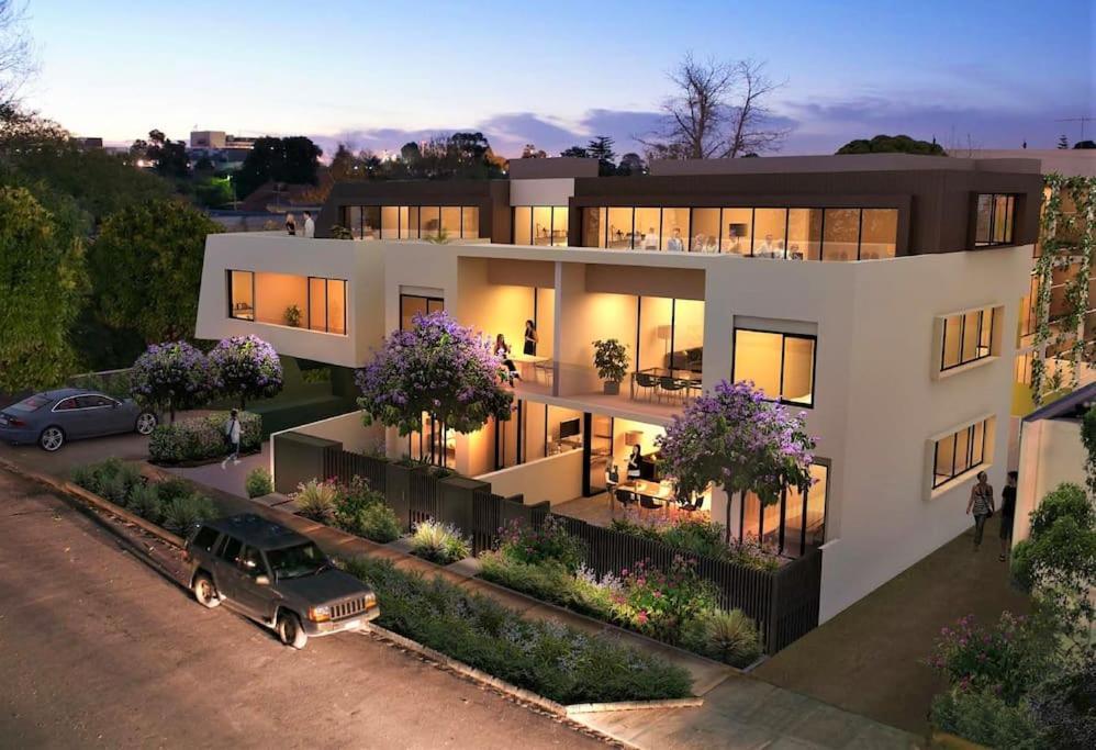 Luxurious Modern 2 Bedroom 2 Bathroom *
