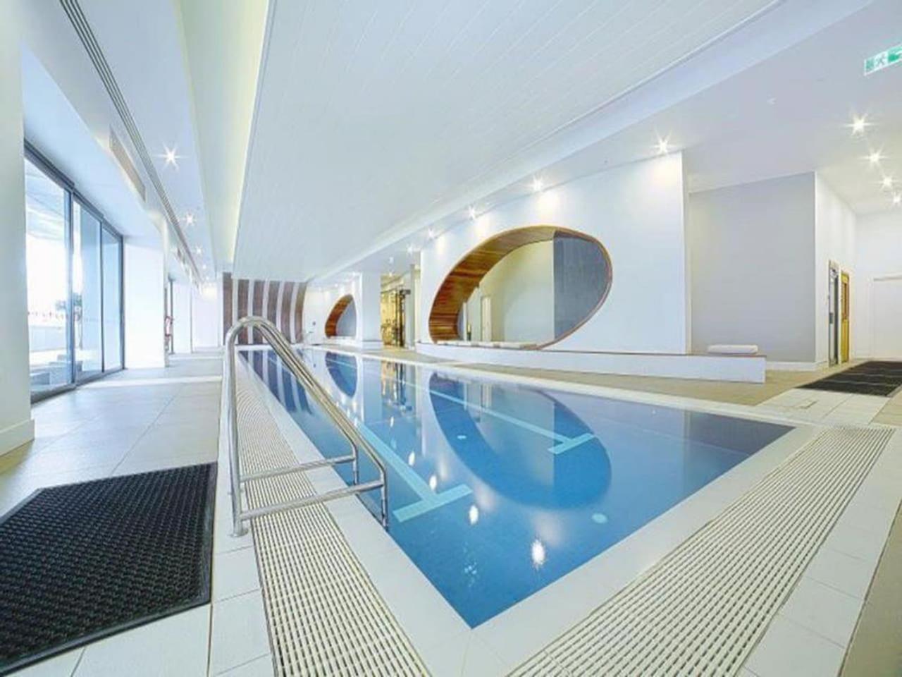 Apartment 'panoramic Elegance' Stylish Off Chapel St With Pool *