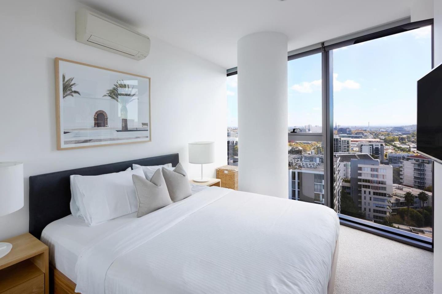 'panoramic Elegance' Stylish Off Chapel St With Pool Apartment